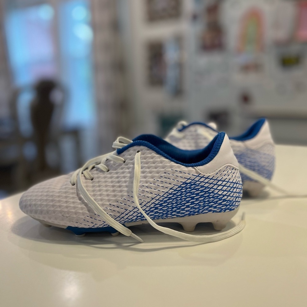 EUC White Soccer Cleats